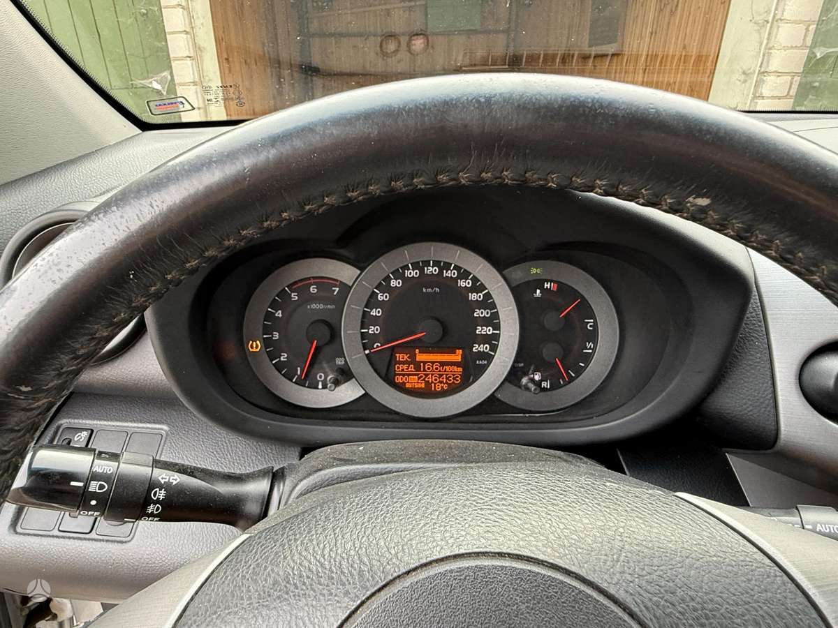 Toyota RAV4 - 6