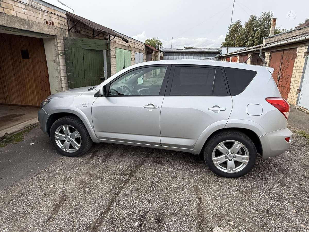 Toyota RAV4 - 1