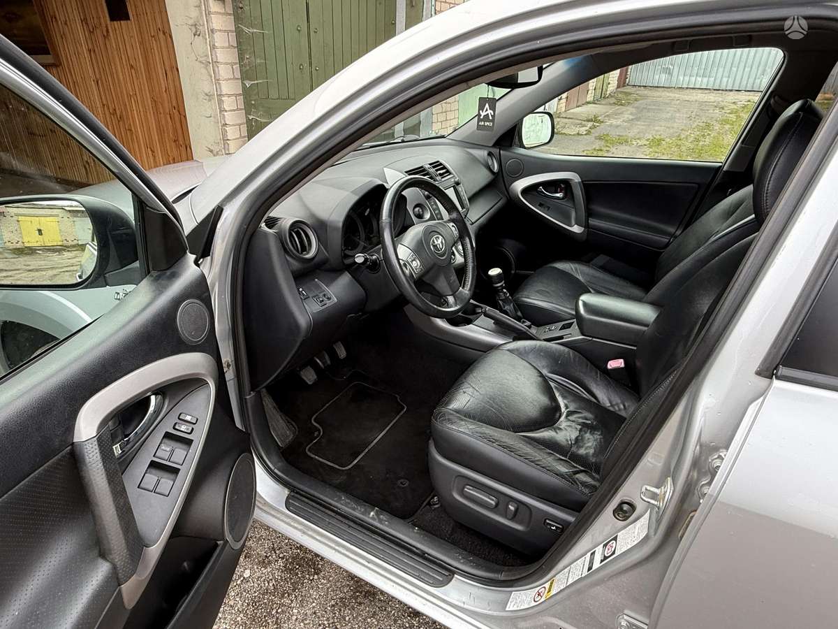 Toyota RAV4 - 9