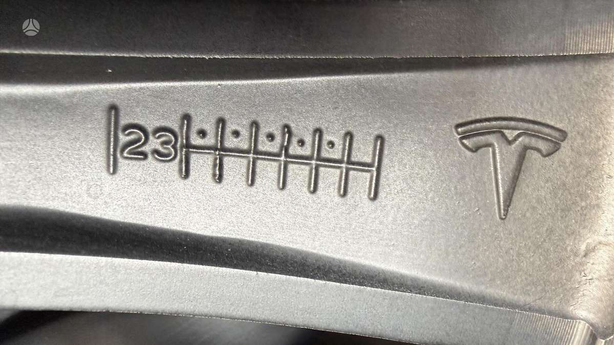 TESLA Model Y, lengvojo lydinio, R20