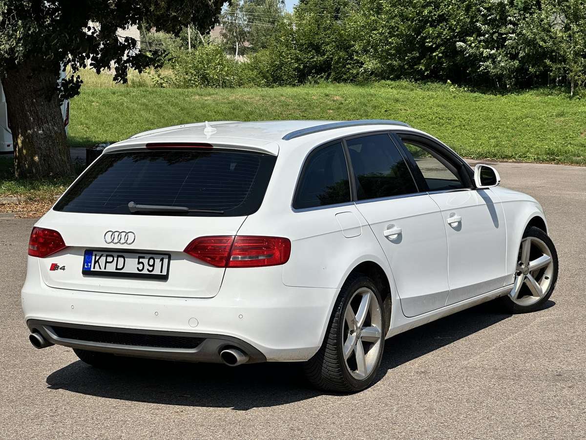 Audi A4, 2.0 l., universalas