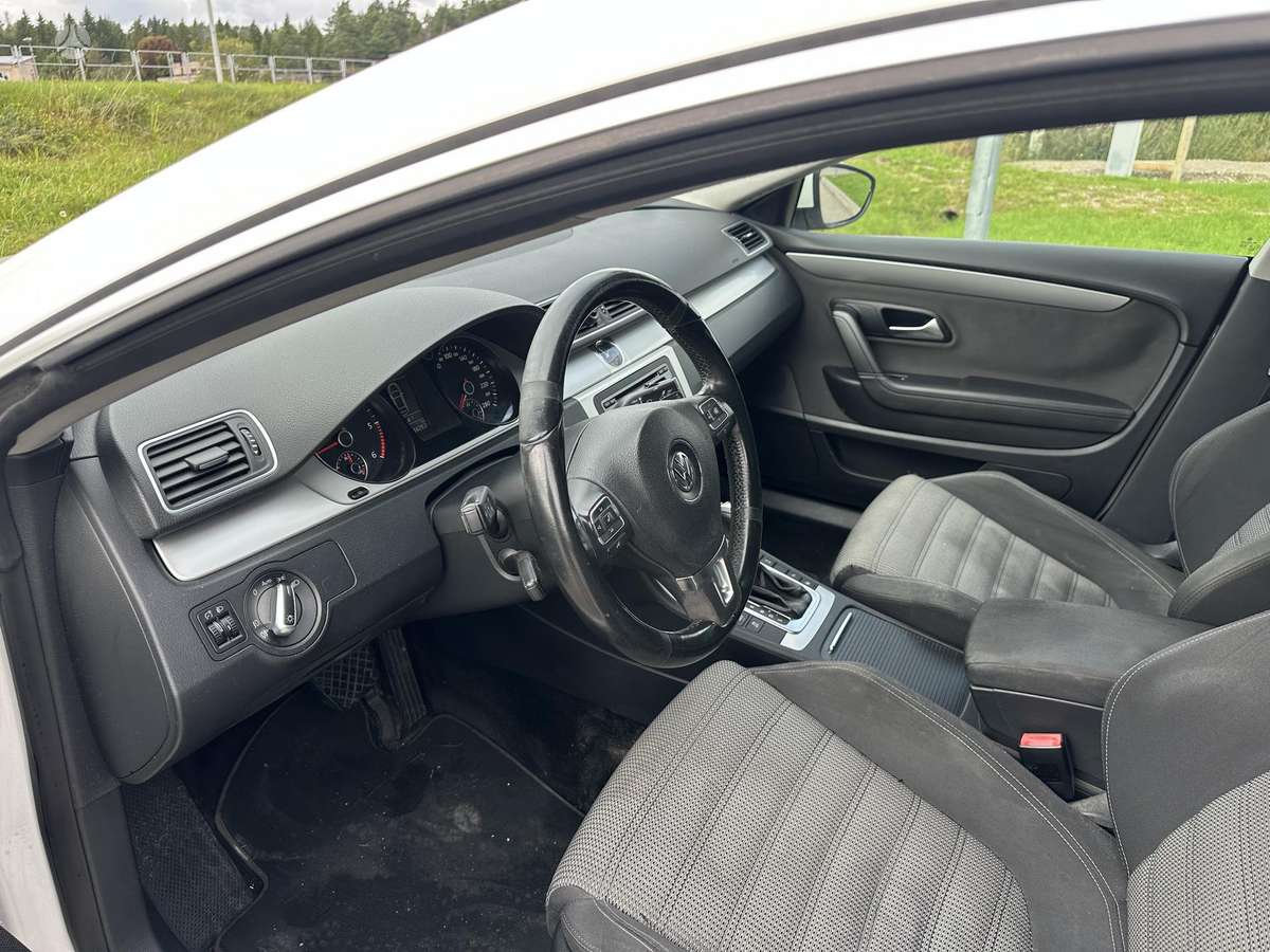Volkswagen Passat CC - 11