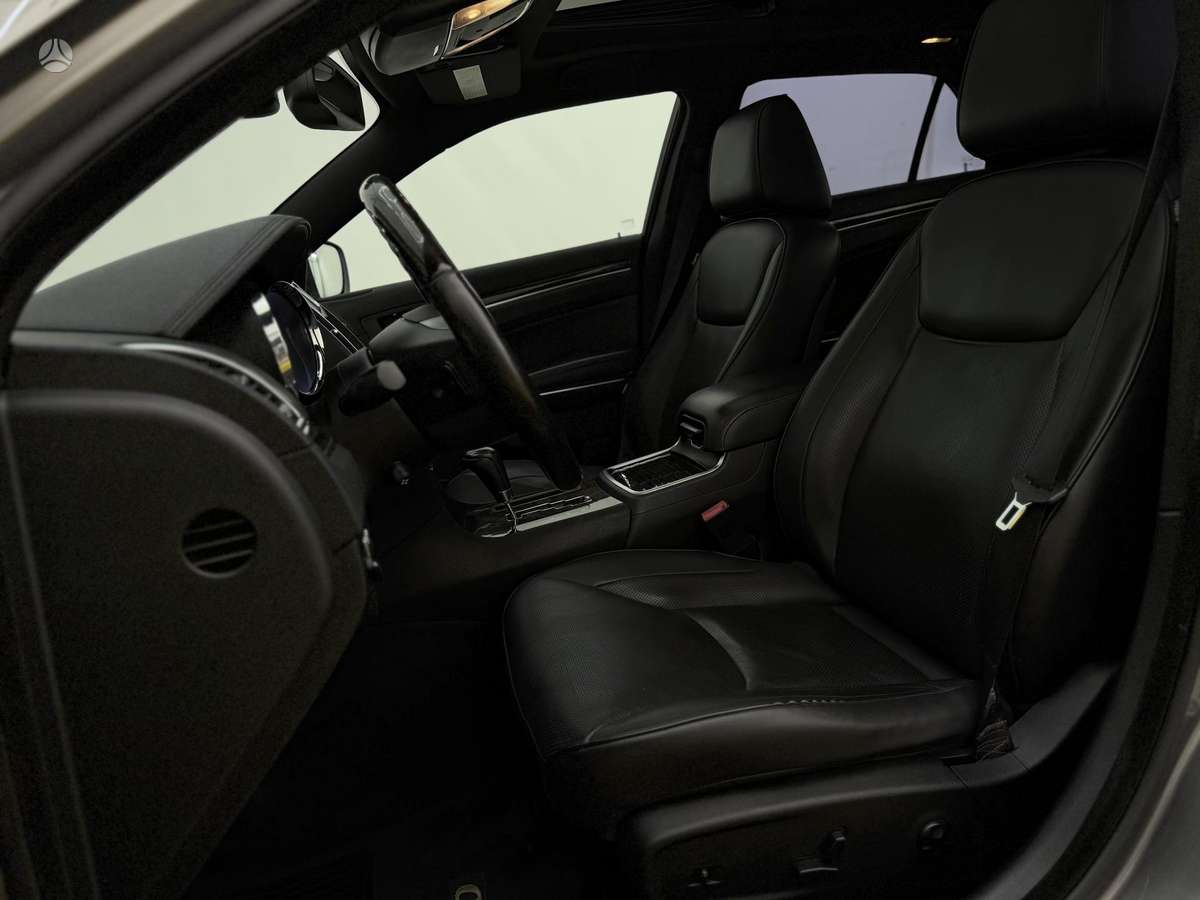 Chrysler 300C, 3.0 l., Седан