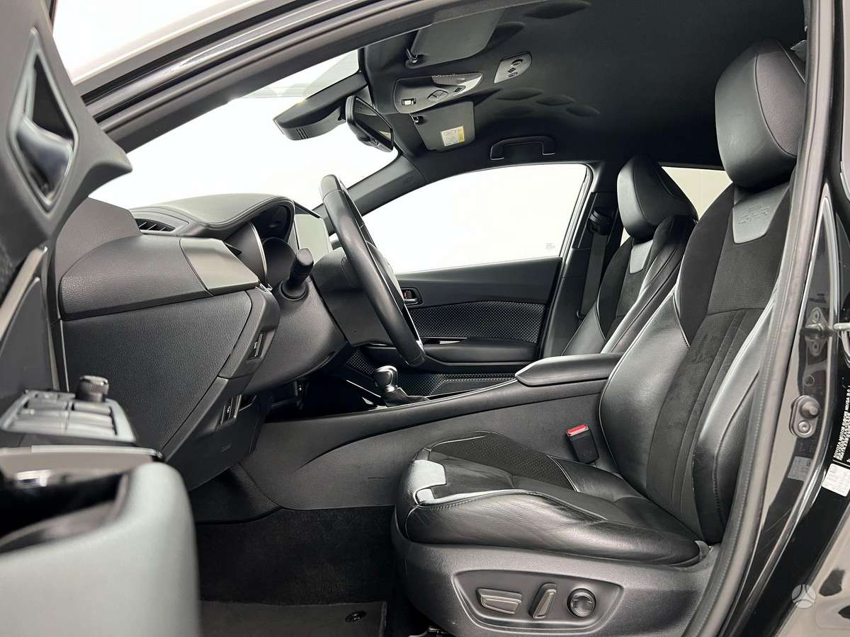 Toyota C-HR - 11