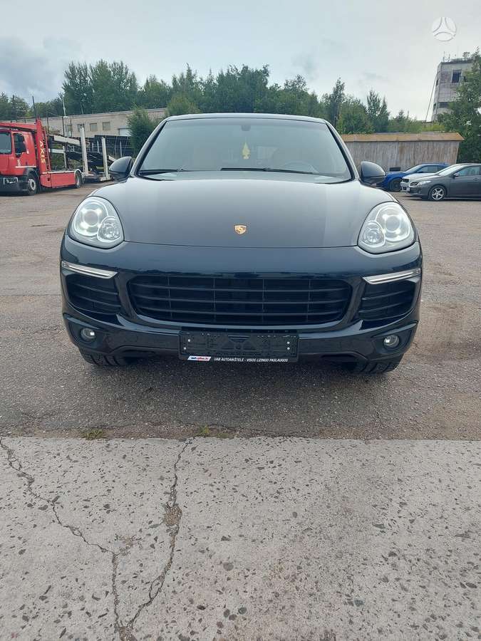 Porsche Cayenne - 2