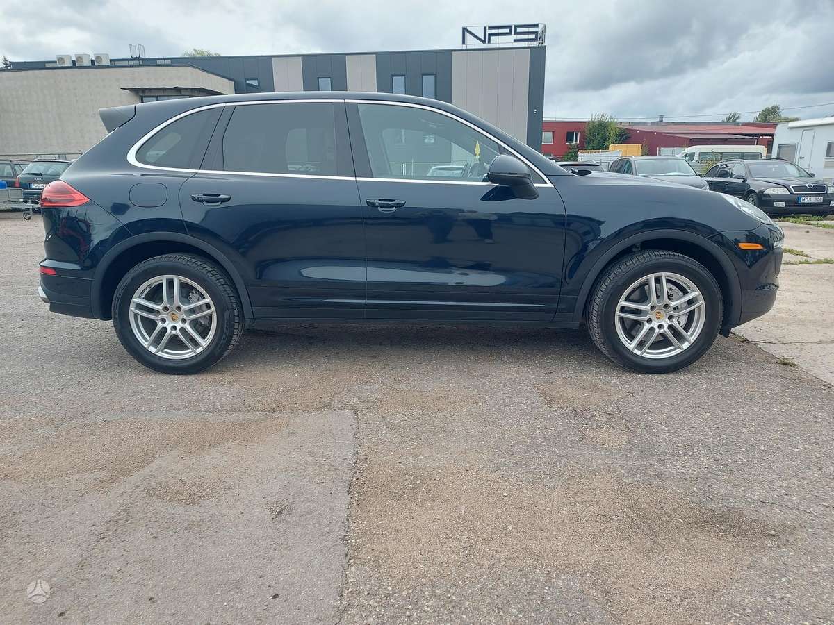 Porsche Cayenne - 4
