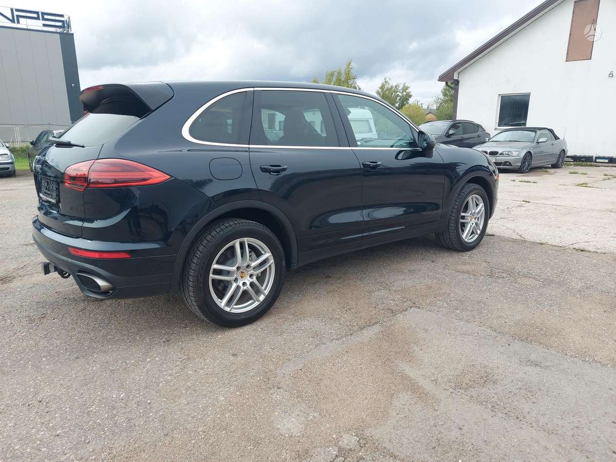 Porsche Cayenne - 5