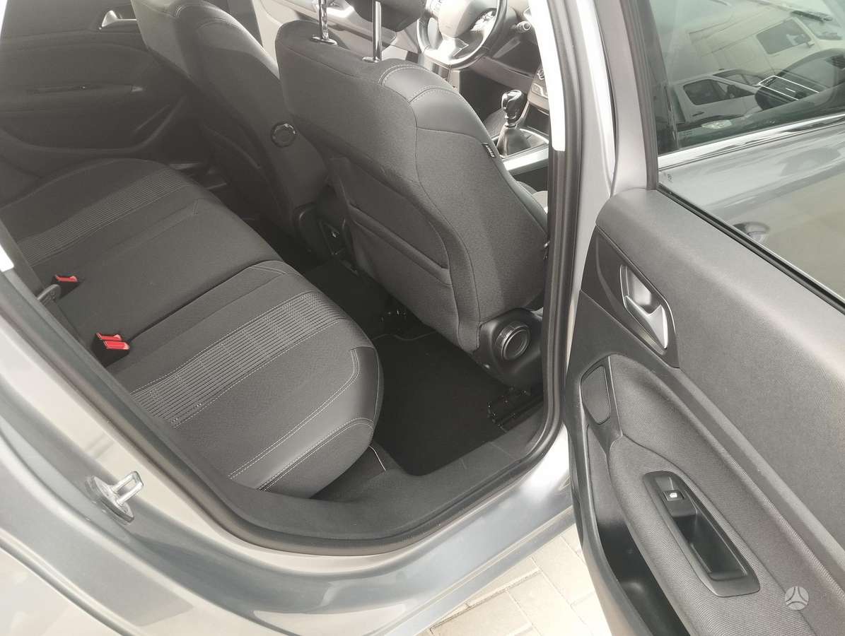 Peugeot 308 - 8