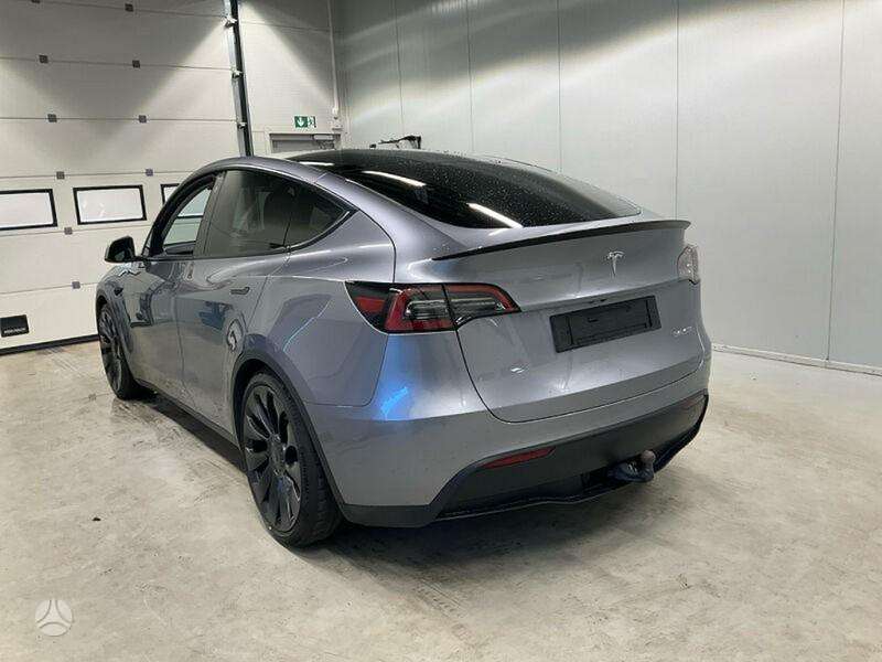 Tesla Model Y, Внедорожник / Кроссовер