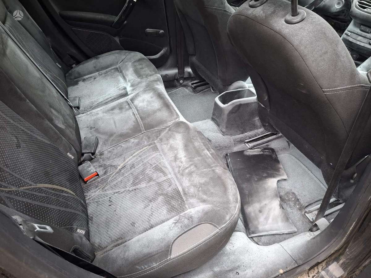 Peugeot 208 - 4
