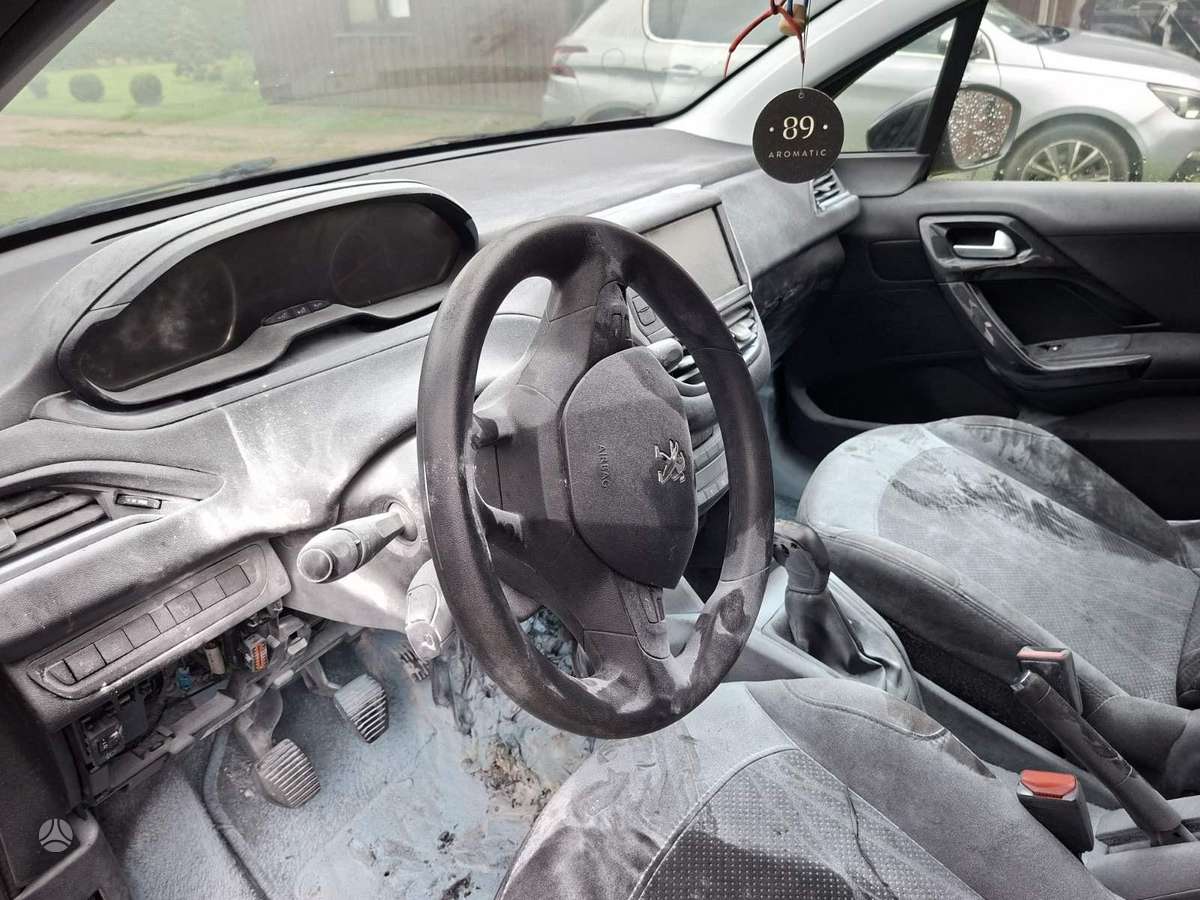 Peugeot 208 - 7