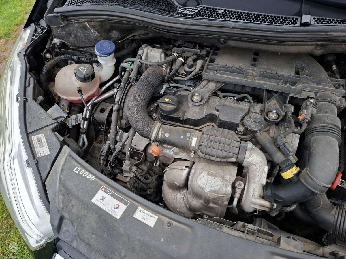 Peugeot 208 - 10