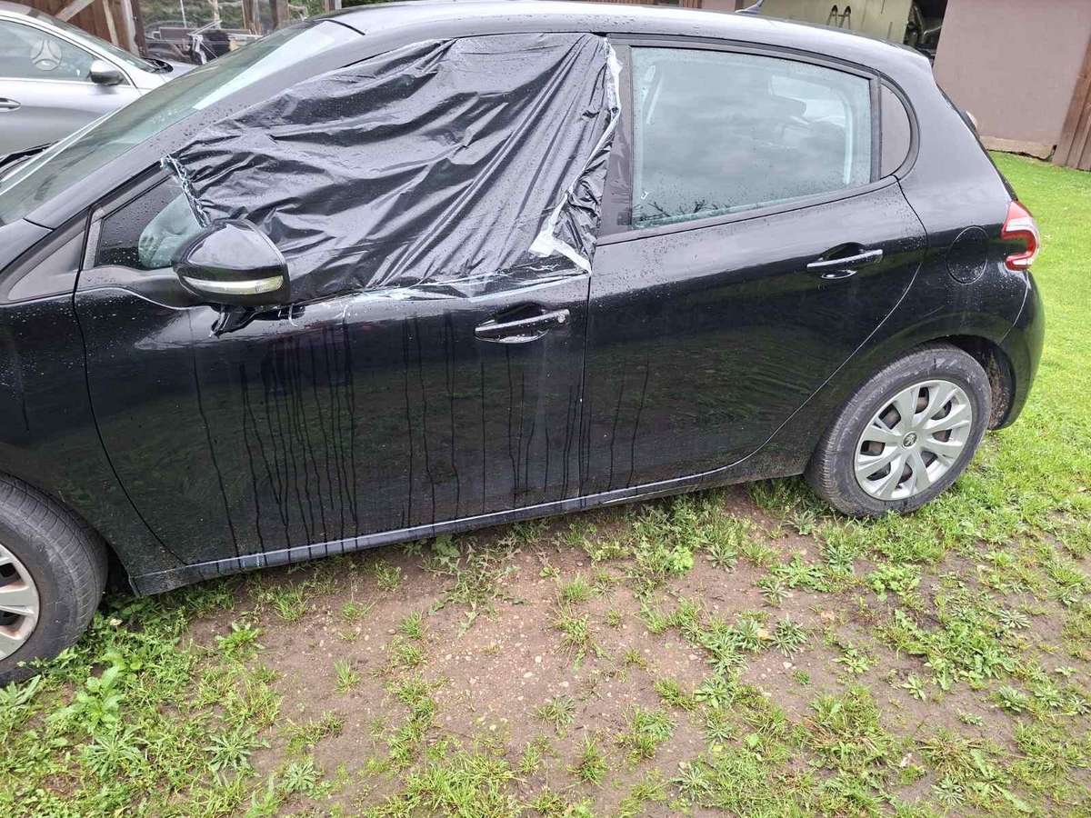 Peugeot 208 - 12