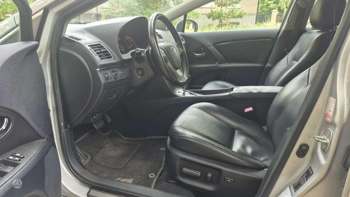 Toyota Avensis - 10