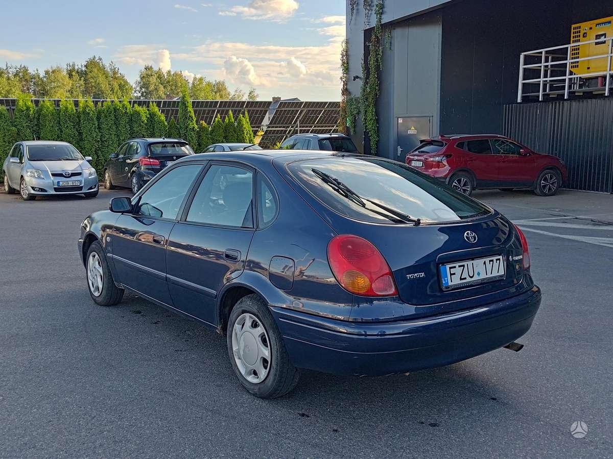 Toyota Corolla - 4