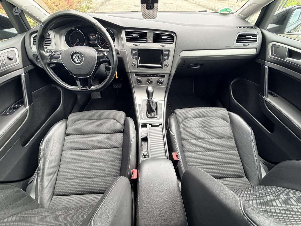 Volkswagen Golf - 6