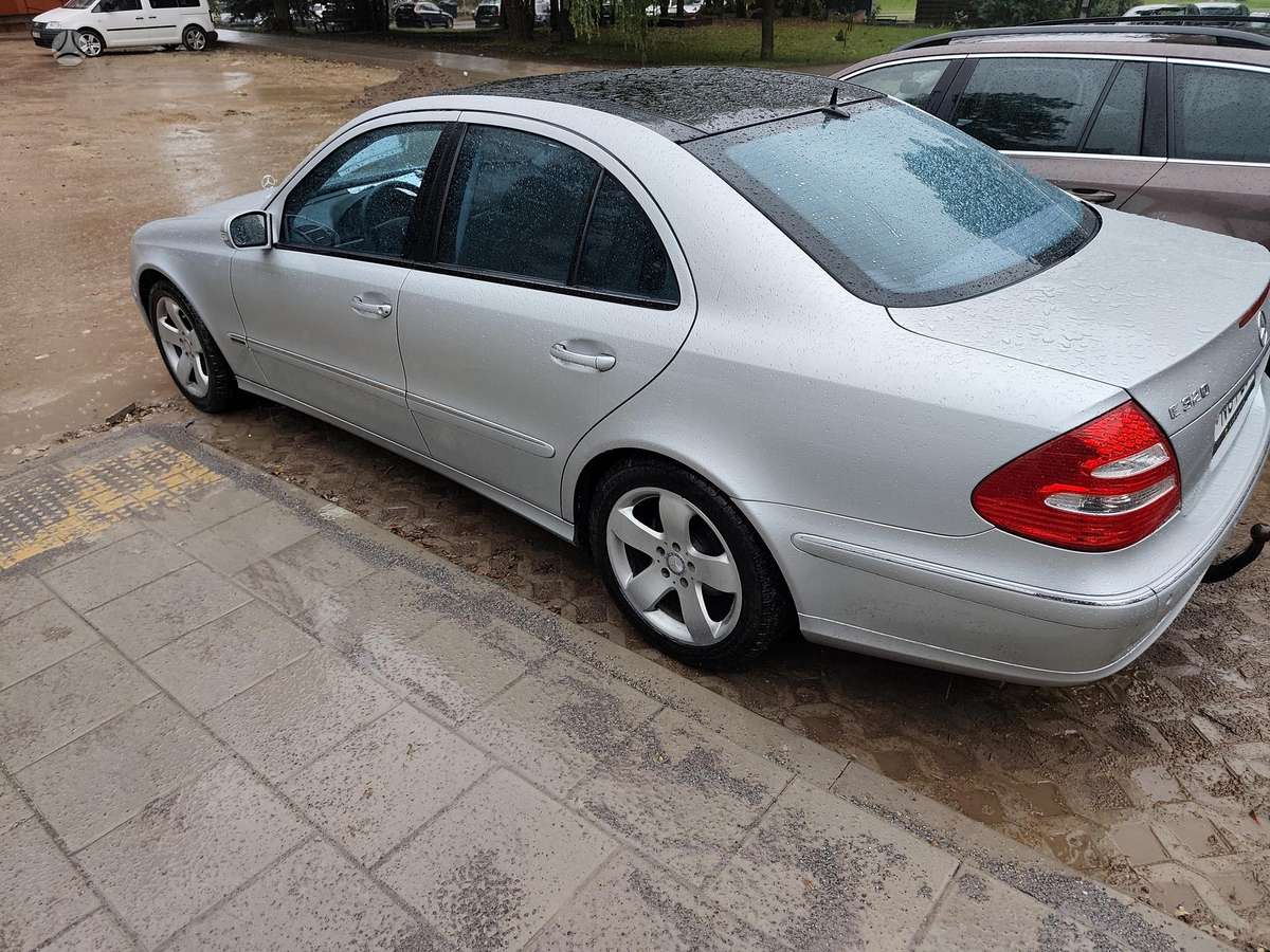 Mercedes-Benz E320, 3.2 l., Седан