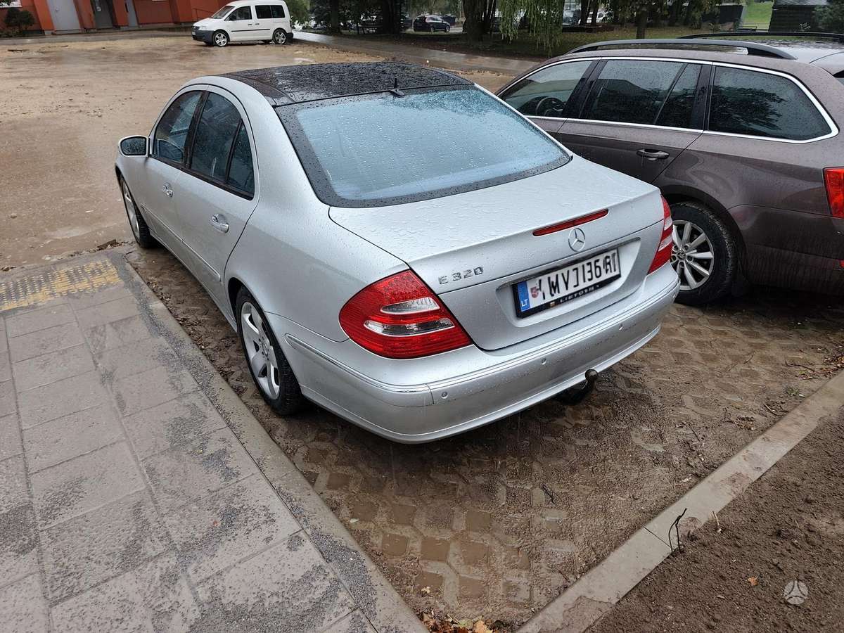 Mercedes-Benz E320, 3.2 l., Седан