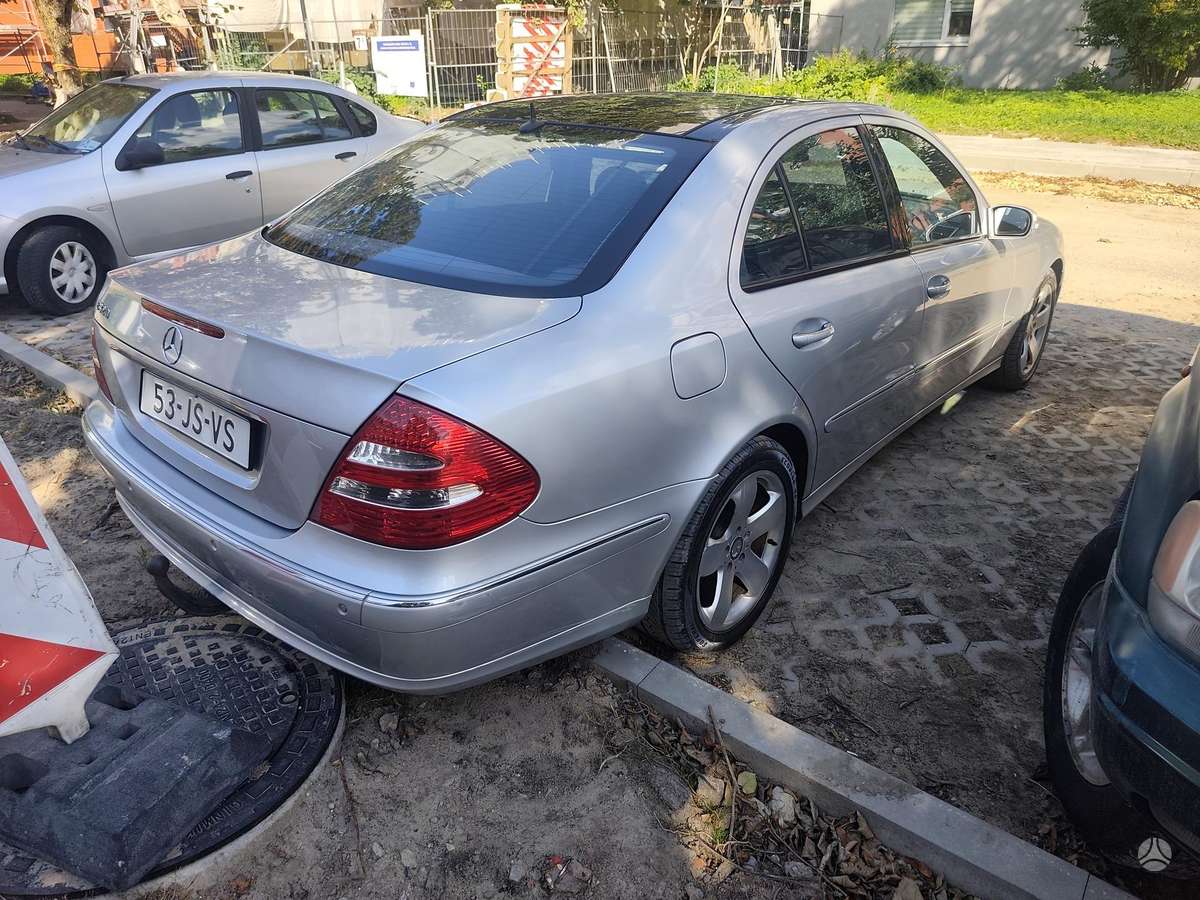 Mercedes-Benz E320, 3.2 l., Седан