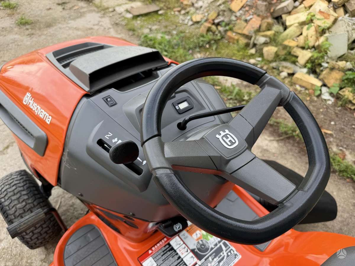 Husqvarna YTH22V46, садовые тракторы