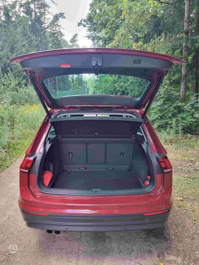 Volkswagen Tiguan - 1