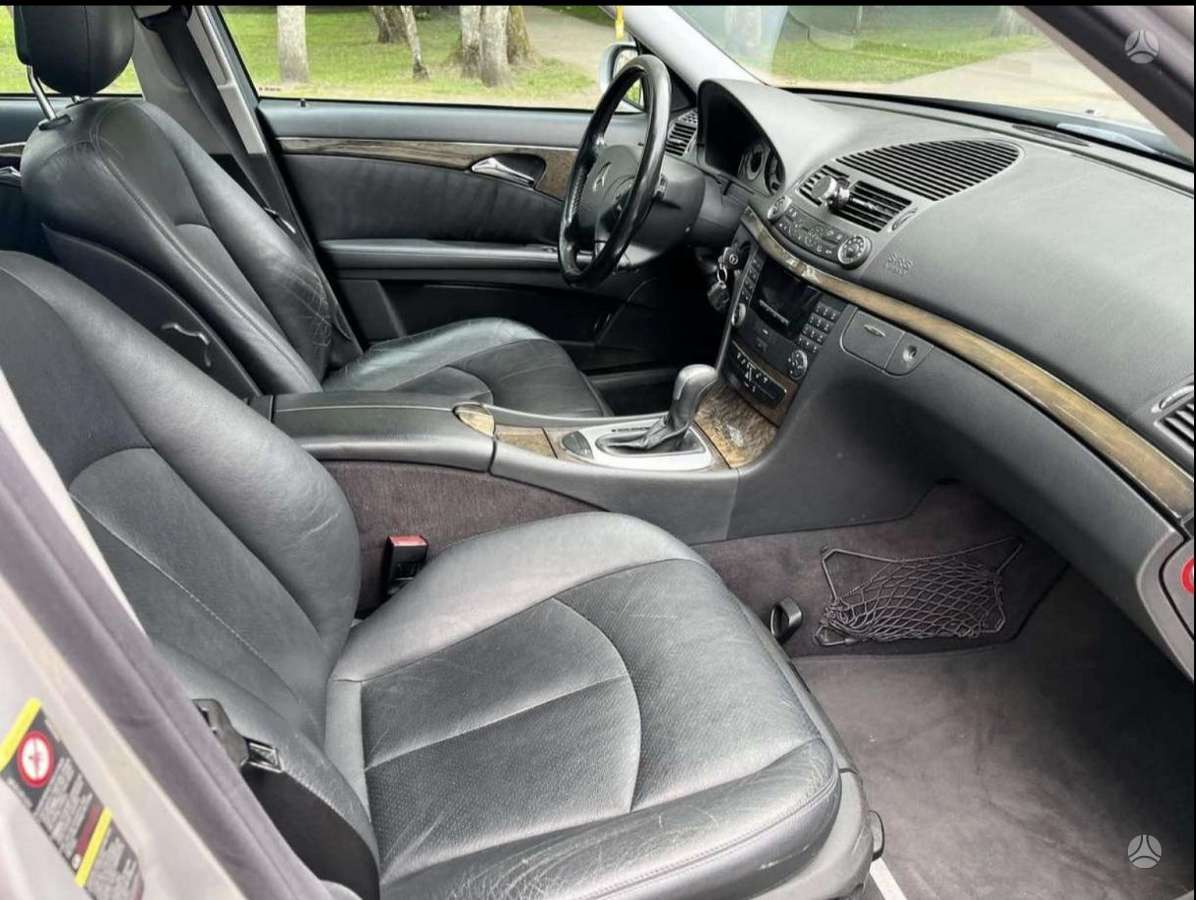 Mercedes-Benz E320, 3.2 l., Седан