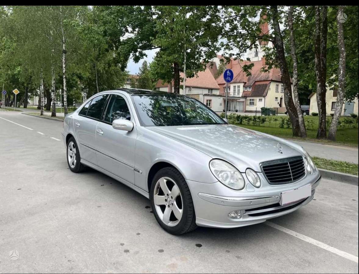 Mercedes-Benz E320, 3.2 l., Седан