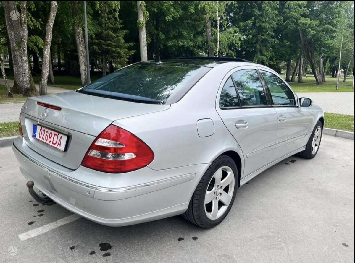Mercedes-Benz E320, 3.2 l., Седан