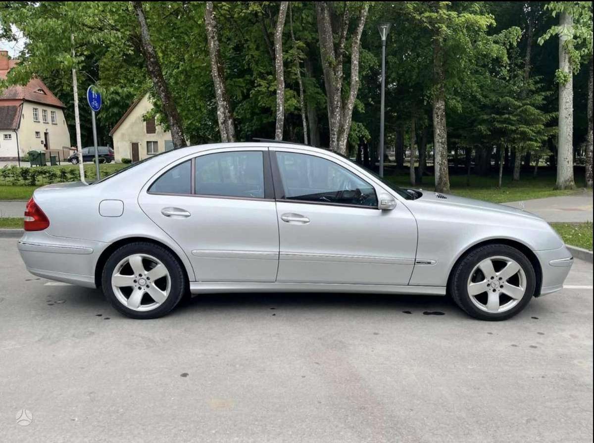 Mercedes-Benz E320, 3.2 l., Седан