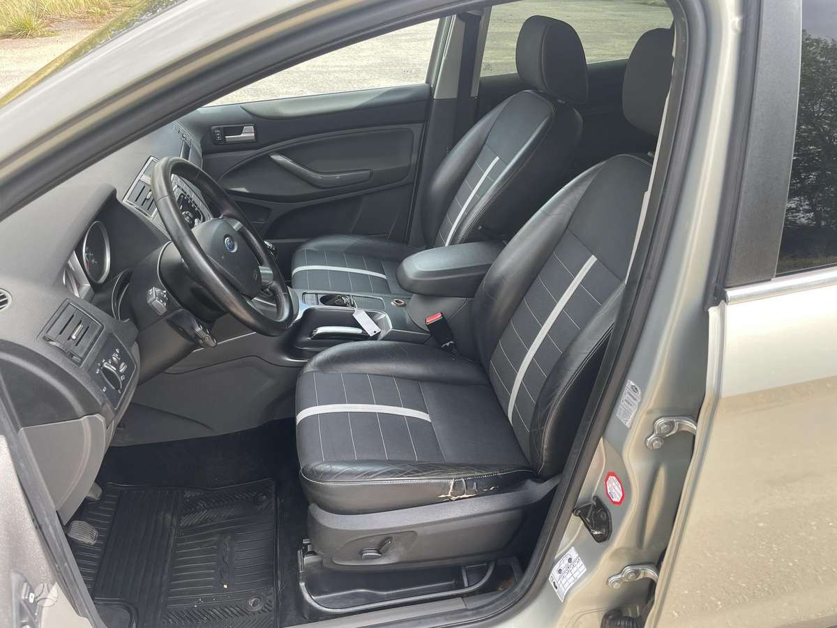 Ford Kuga - 10