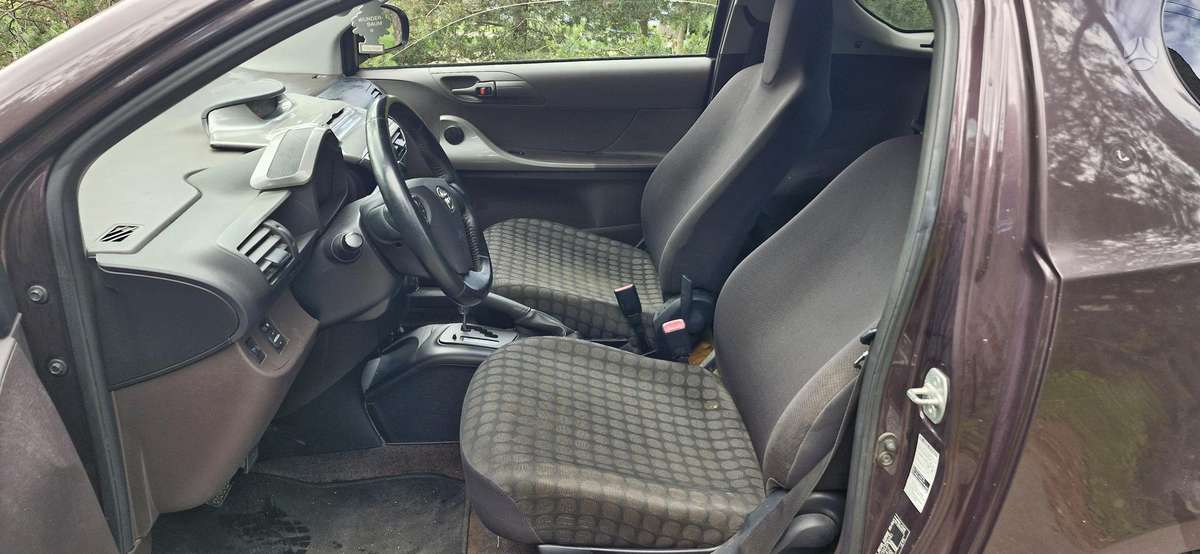 Toyota iQ, 1.0 l., Минивэн