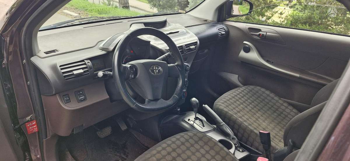 Toyota iQ, 1.0 l., Минивэн