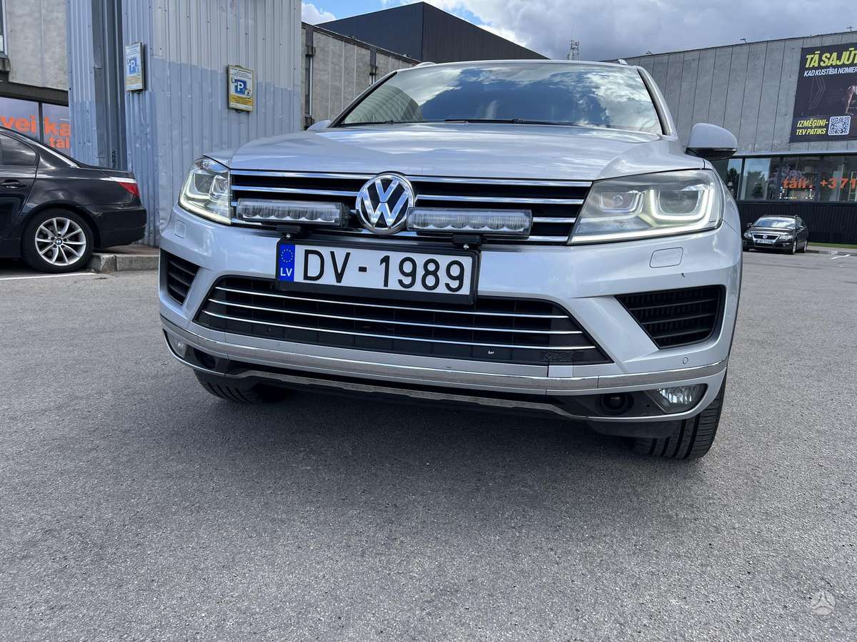 Volkswagen Touareg - 1