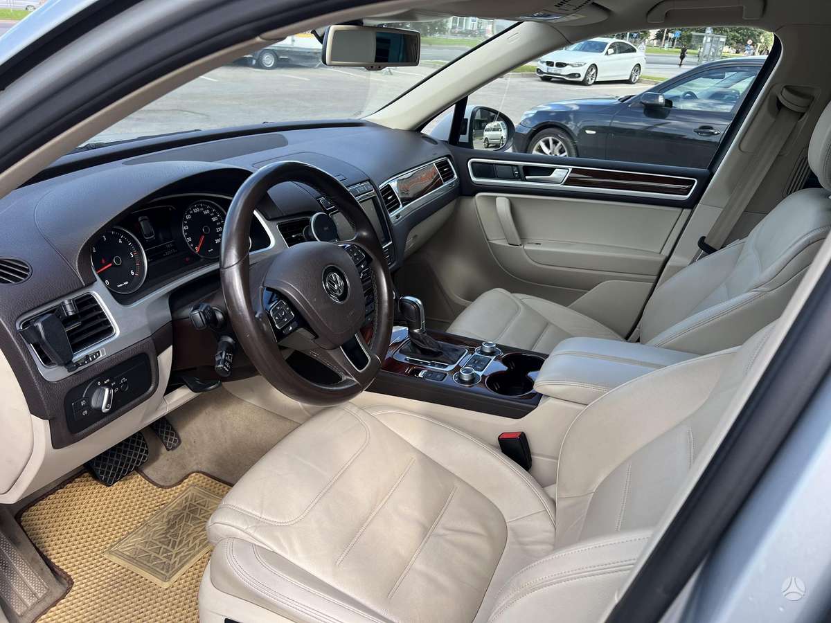 Volkswagen Touareg - 2