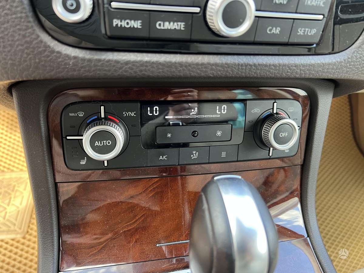Volkswagen Touareg - 4
