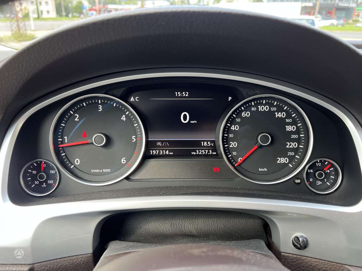 Volkswagen Touareg - 11