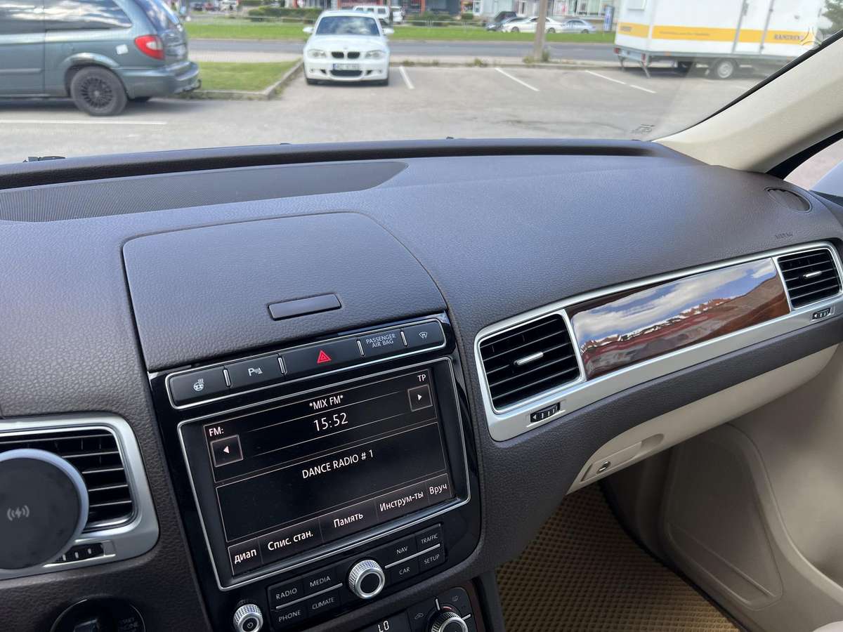 Volkswagen Touareg - 12