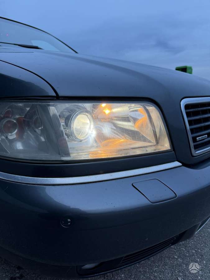 Audi A8, 2.5 l., sedanas