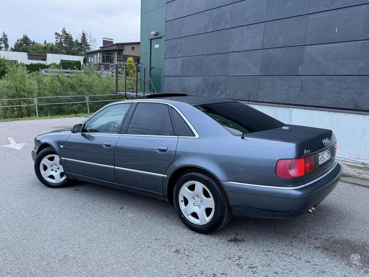 Audi A8, 2.5 l., sedanas