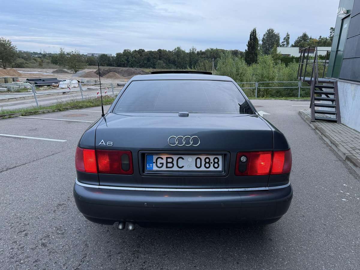 Audi A8, 2.5 l., sedanas