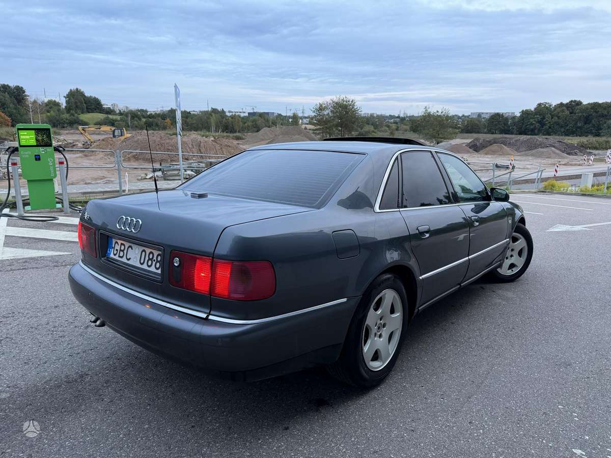 Audi A8, 2.5 l., sedanas