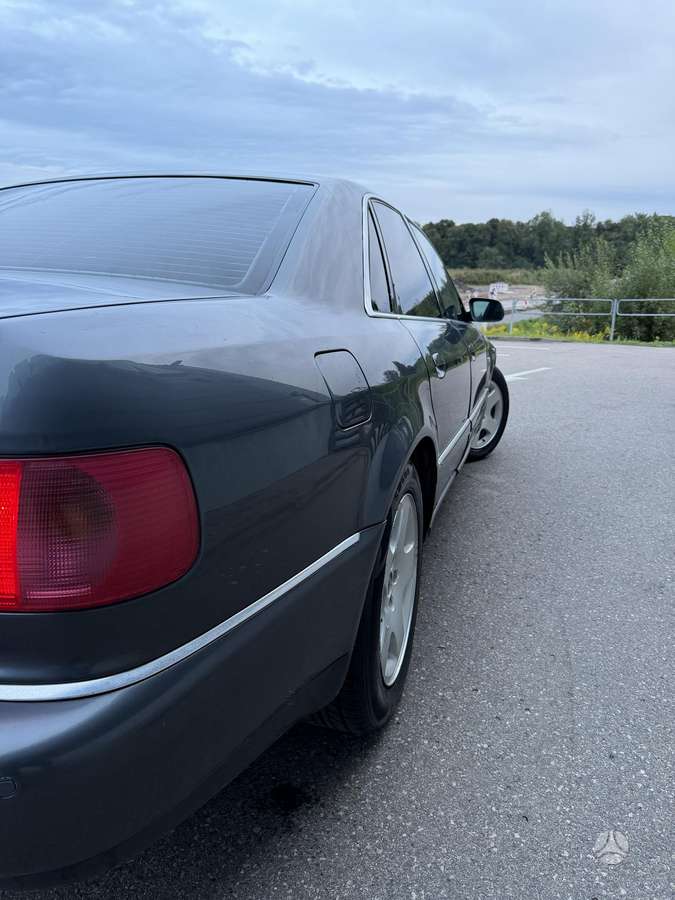 Audi A8, 2.5 l., sedanas