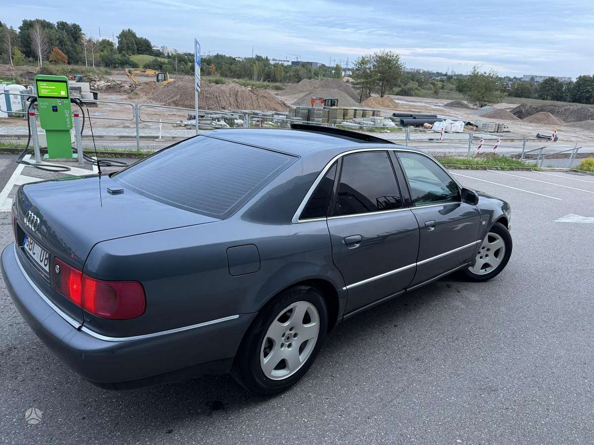 Audi A8, 2.5 l., sedanas