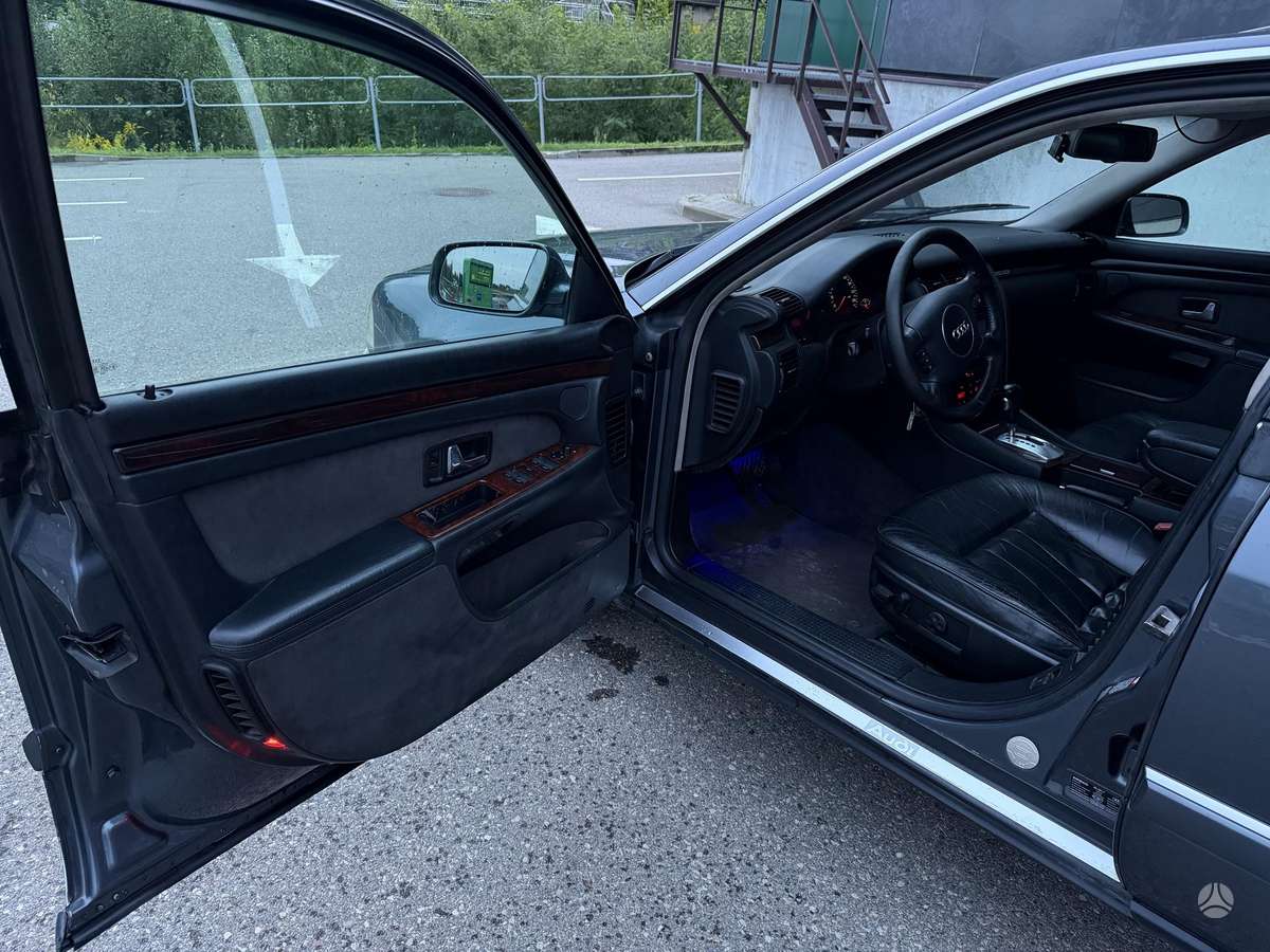 Audi A8, 2.5 l., sedanas