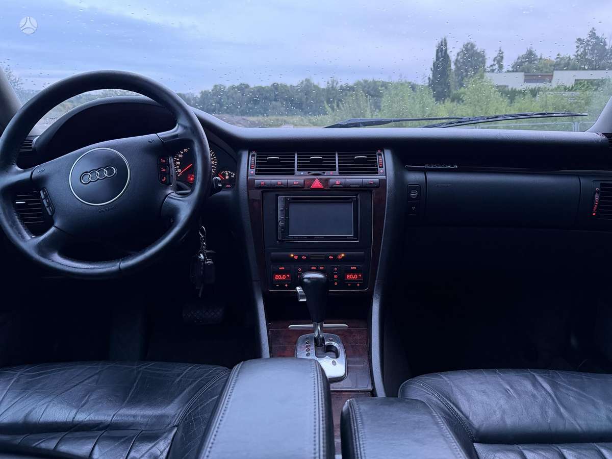 Audi A8, 2.5 l., sedanas