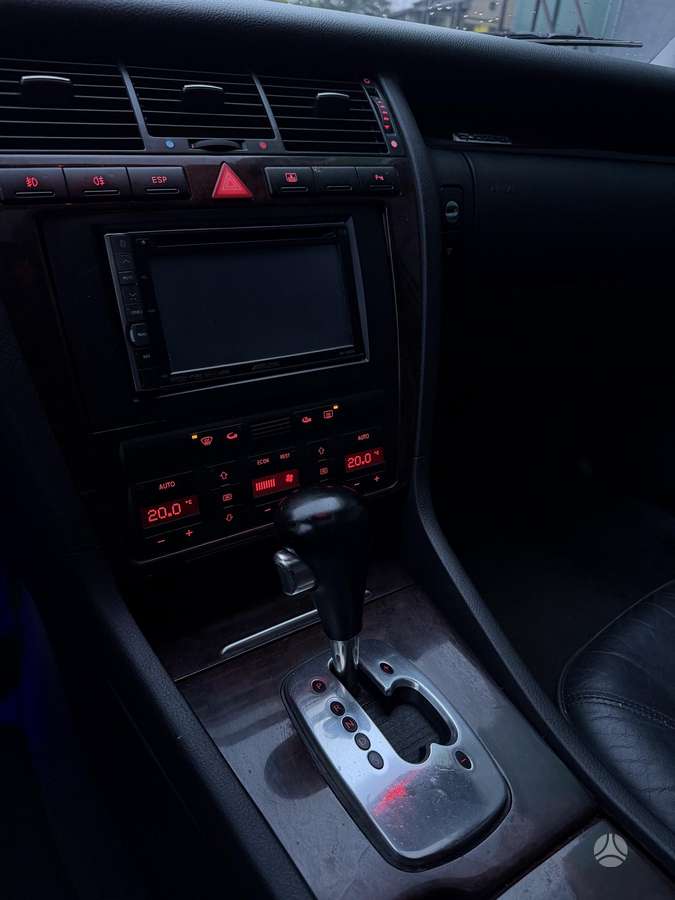 Audi A8, 2.5 l., sedanas