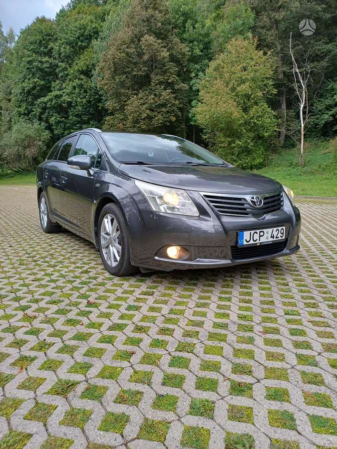 Toyota Avensis - 1