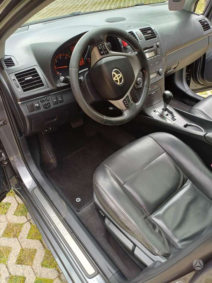 Toyota Avensis - 8