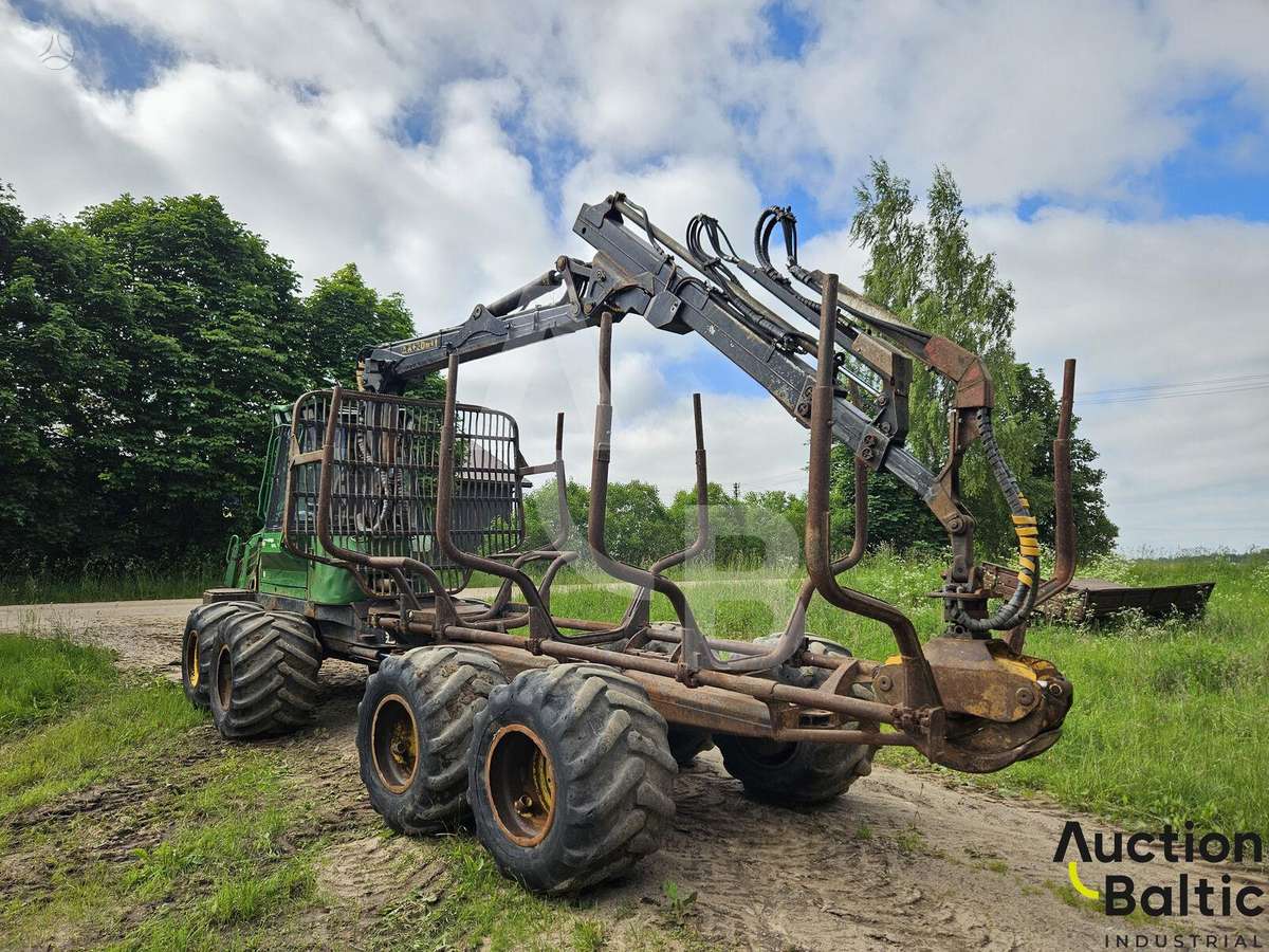 John Deere 810 D, medvežės