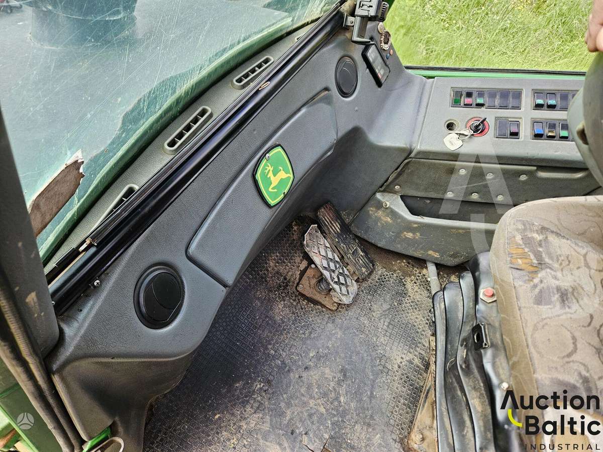 John Deere 810 D, forwarders
